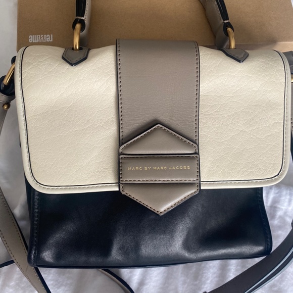 NWOT MARC by Marc Jacobs Flipping Out Small Satchel Top Handle Crossbody - Picture 2 of 12